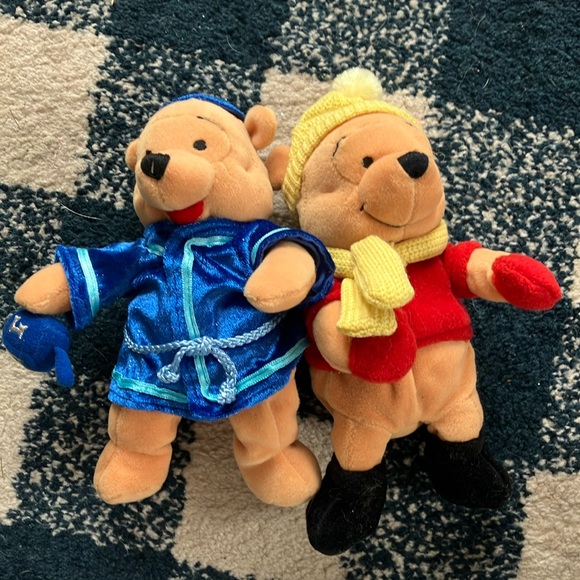 Disney Winnie the Pooh beanbag plush Hanukkah & Winter 2002 - Picture 1 of 3